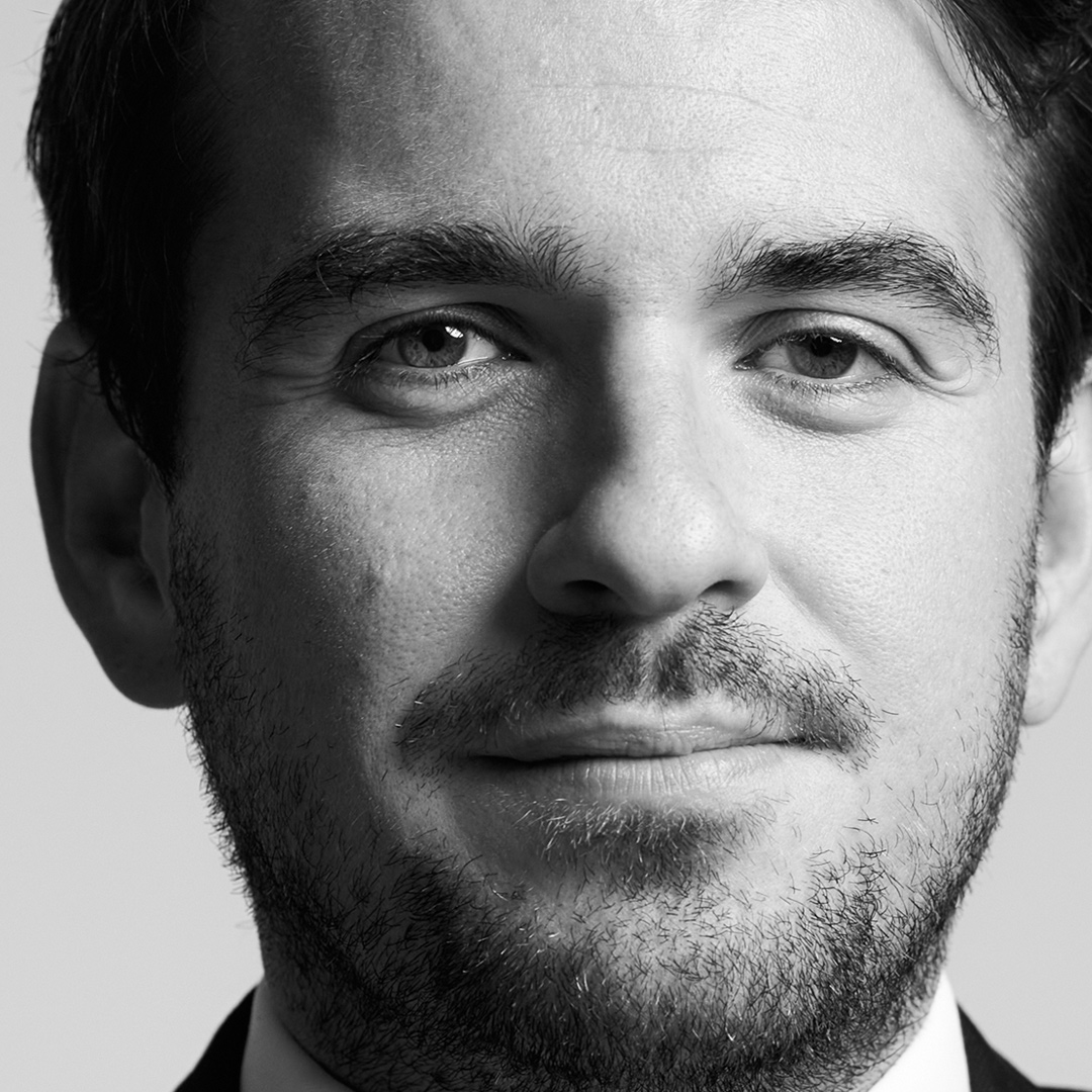 Matthew<br />
Law Corporate Consultant